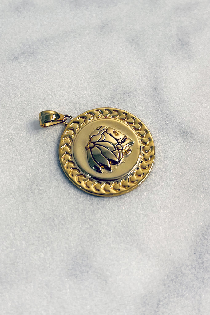 PLAQUE GOLD PENDANT